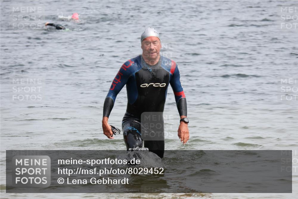 15.06.2025 - 27. Vierlanden-Triathlon Lena Gebhardt http://msf.ph/oto/8029452 15.06.2025 11:05:24 Schwimmen 778, 840, 866 meine-sportfotos.de