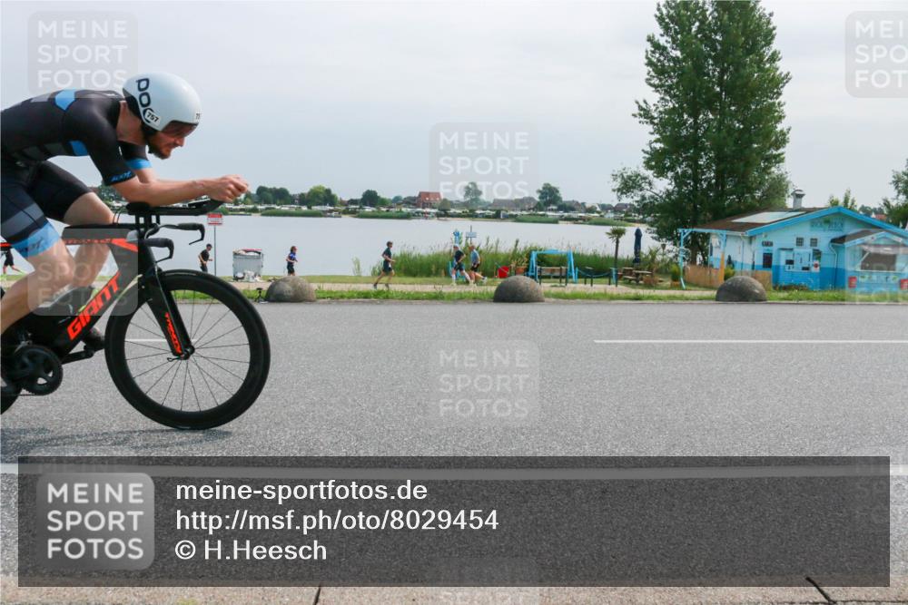 21.06.2025 - 27. Vierlanden-Triathlon H.Heesch http://msf.ph/oto/8029454 15.06.2025 11:27:53 Radfahren 757, 771, 826 meine-sportfotos.de