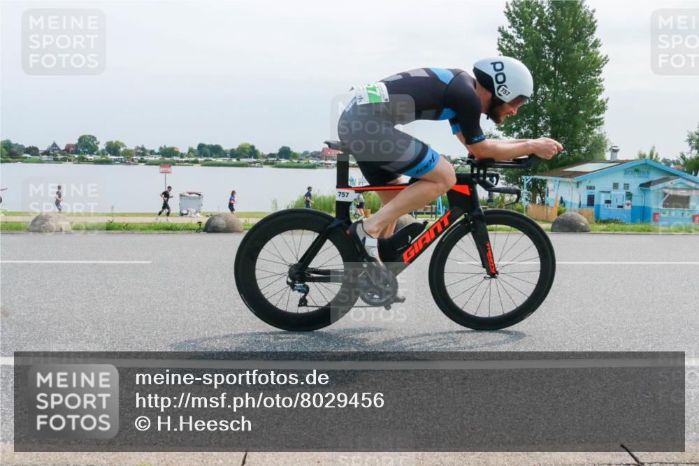 21.06.2025 - 27. Vierlanden-Triathlon H.Heesch http://msf.ph/oto/8029456 15.06.2025 11:27:53 Radfahren 757, 771, 826 meine-sportfotos.de
