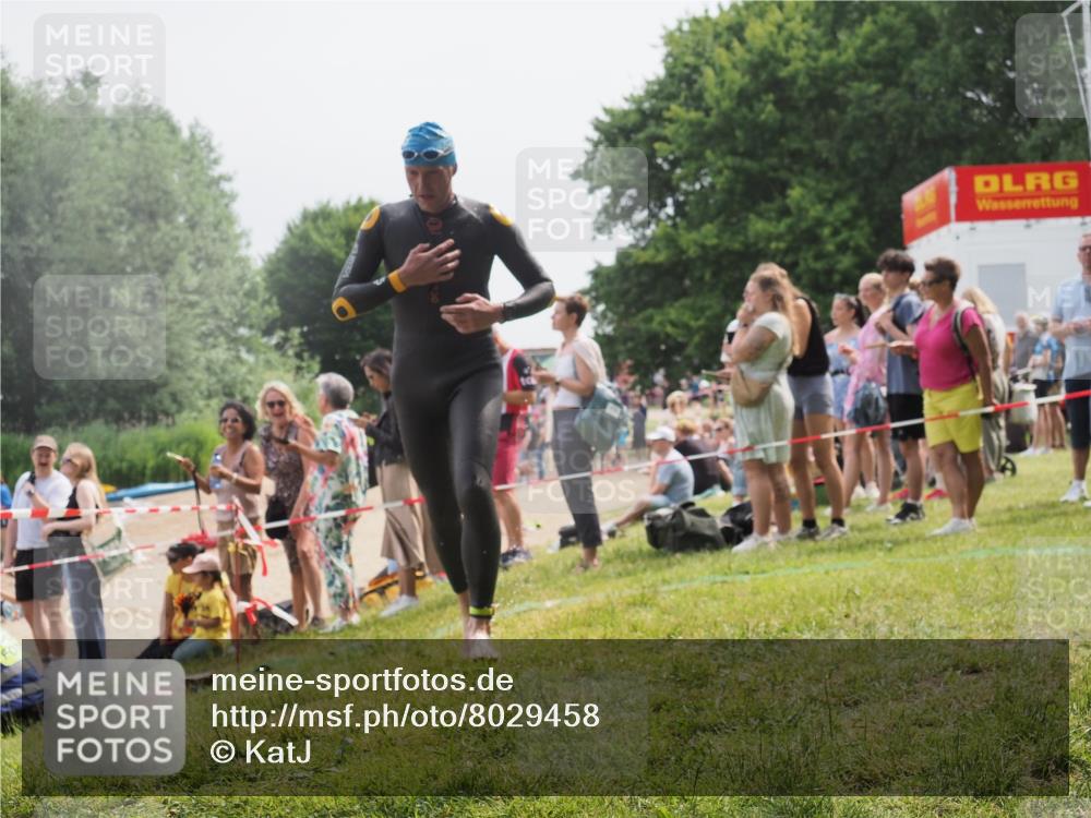 15.06.2025 - 27. Vierlanden-Triathlon KatJ http://msf.ph/oto/8029458 15.06.2025 11:05:18 Schwimmen 673, 739, 778, 801 meine-sportfotos.de