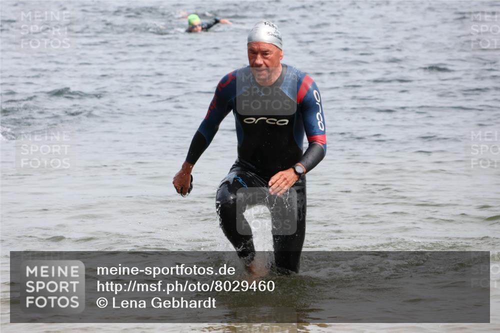 15.06.2025 - 27. Vierlanden-Triathlon Lena Gebhardt http://msf.ph/oto/8029460 15.06.2025 11:05:25 Schwimmen 840, 866 meine-sportfotos.de