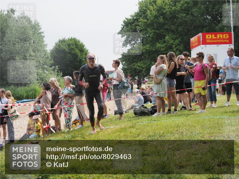 15.06.2025 - 27. Vierlanden-Triathlon KatJ http://msf.ph/oto/8029463 15.06.2025 11:05:27 Schwimmen 778, 840, 866 meine-sportfotos.de