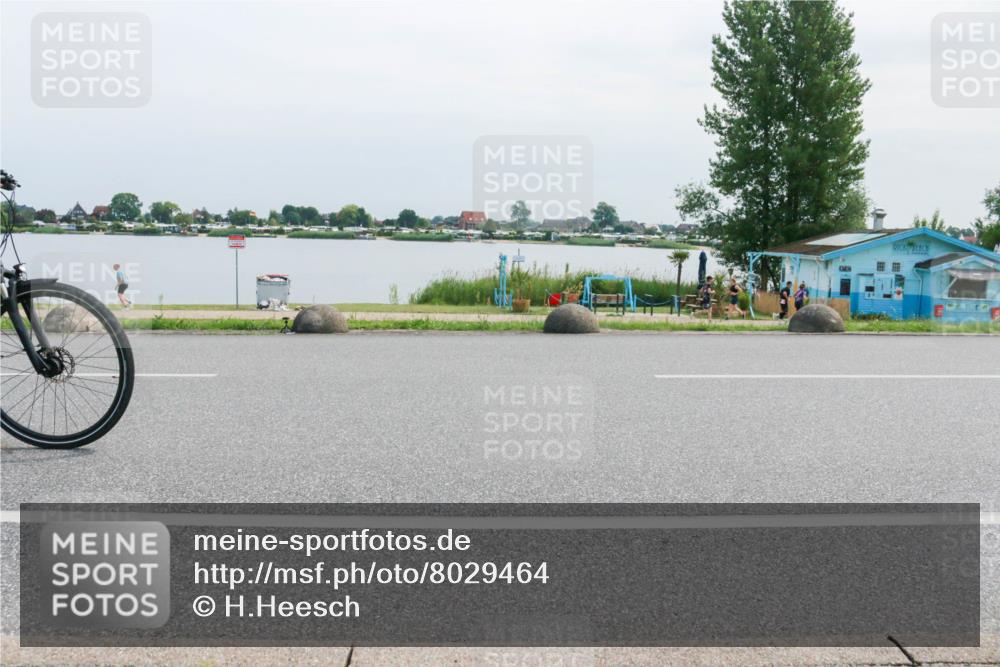 21.06.2025 - 27. Vierlanden-Triathlon H.Heesch http://msf.ph/oto/8029464 15.06.2025 11:27:59 Radfahren 498 meine-sportfotos.de