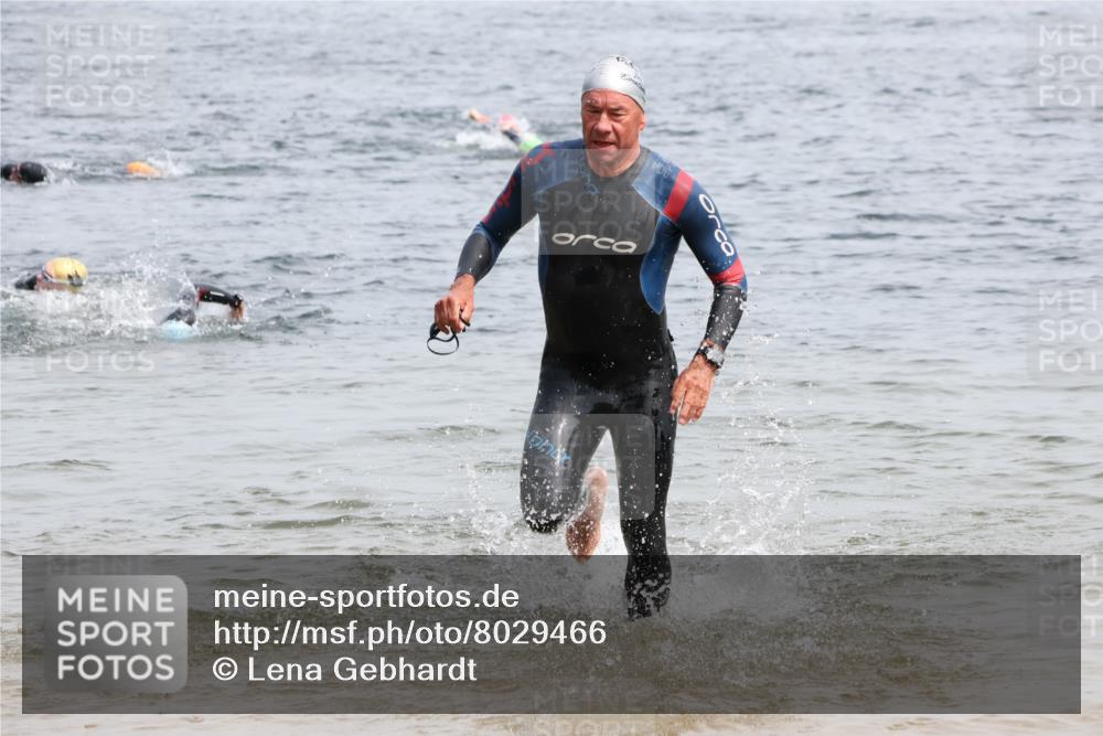 15.06.2025 - 27. Vierlanden-Triathlon Lena Gebhardt http://msf.ph/oto/8029466 15.06.2025 11:05:26 Schwimmen 840, 866 meine-sportfotos.de