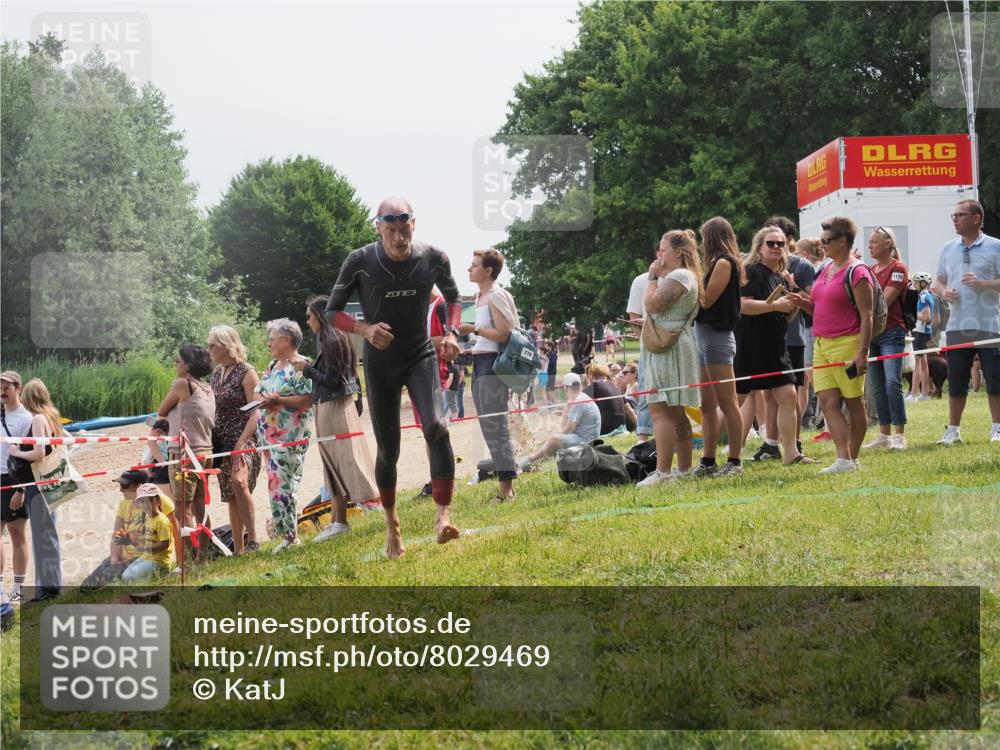 15.06.2025 - 27. Vierlanden-Triathlon KatJ http://msf.ph/oto/8029469 15.06.2025 11:05:27 Schwimmen 778, 840, 866 meine-sportfotos.de