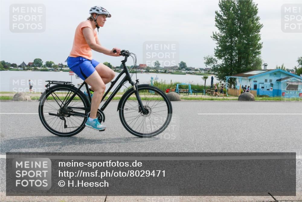 21.06.2025 - 27. Vierlanden-Triathlon H.Heesch http://msf.ph/oto/8029471 15.06.2025 11:28:00 Radfahren 498 meine-sportfotos.de