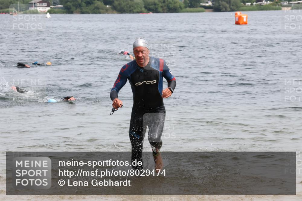 15.06.2025 - 27. Vierlanden-Triathlon Lena Gebhardt http://msf.ph/oto/8029474 15.06.2025 11:05:26 Schwimmen 840, 866 meine-sportfotos.de