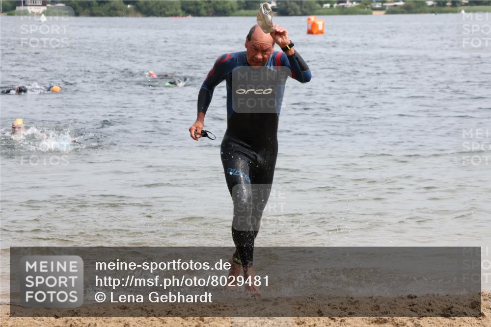 15.06.2025 - 27. Vierlanden-Triathlon Lena Gebhardt http://msf.ph/oto/8029481 15.06.2025 11:05:28 Schwimmen 840, 866 meine-sportfotos.de
