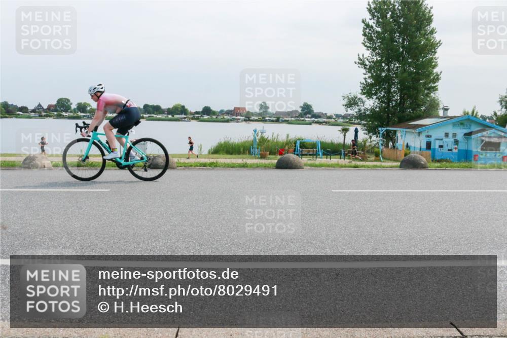21.06.2025 - 27. Vierlanden-Triathlon H.Heesch http://msf.ph/oto/8029491 15.06.2025 11:28:04 Radfahren 237, 876, 933 meine-sportfotos.de