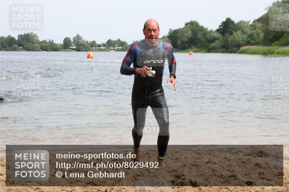 15.06.2025 - 27. Vierlanden-Triathlon Lena Gebhardt http://msf.ph/oto/8029492 15.06.2025 11:05:29 Schwimmen 840, 854, 866 meine-sportfotos.de