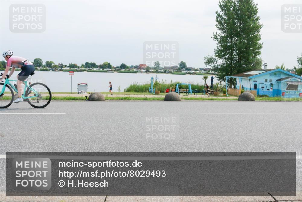 21.06.2025 - 27. Vierlanden-Triathlon H.Heesch http://msf.ph/oto/8029493 15.06.2025 11:28:05 Radfahren 237, 876, 933 meine-sportfotos.de