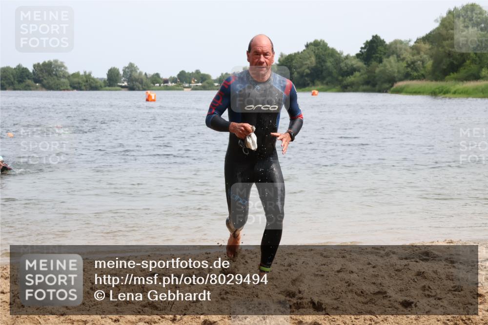 15.06.2025 - 27. Vierlanden-Triathlon Lena Gebhardt http://msf.ph/oto/8029494 15.06.2025 11:05:29 Schwimmen 840, 854, 866 meine-sportfotos.de