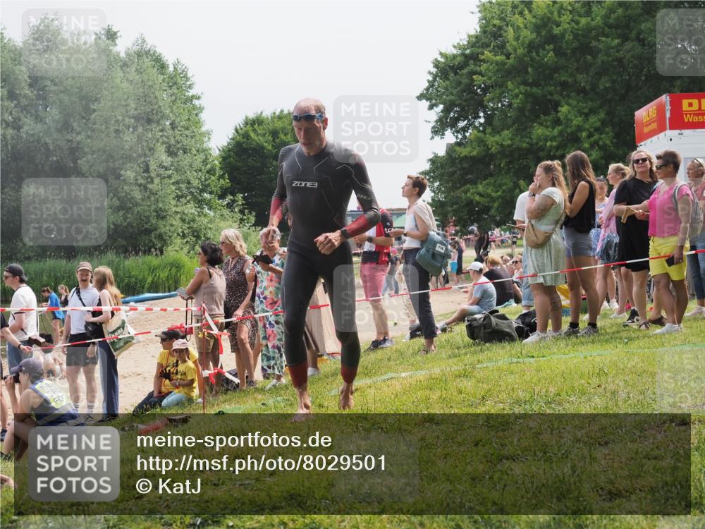15.06.2025 - 27. Vierlanden-Triathlon KatJ http://msf.ph/oto/8029501 15.06.2025 11:05:28 Schwimmen 840, 866 meine-sportfotos.de