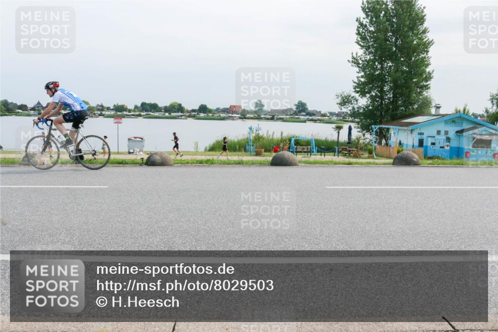 21.06.2025 - 27. Vierlanden-Triathlon H.Heesch http://msf.ph/oto/8029503 15.06.2025 11:28:08 Radfahren 237, 876, 933, 969 meine-sportfotos.de
