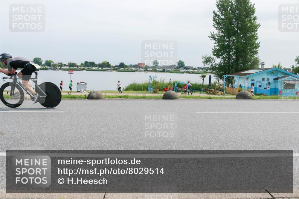 21.06.2025 - 27. Vierlanden-Triathlon H.Heesch http://msf.ph/oto/8029514 15.06.2025 11:28:28 Radfahren 753 meine-sportfotos.de