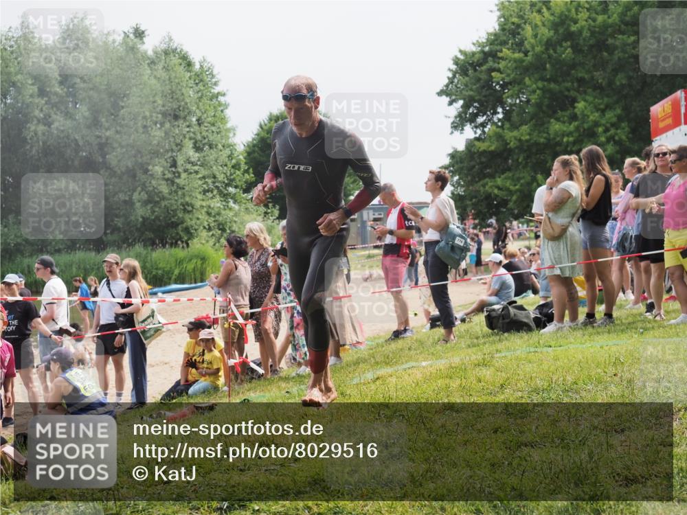 15.06.2025 - 27. Vierlanden-Triathlon KatJ http://msf.ph/oto/8029516 15.06.2025 11:05:28 Schwimmen 840, 866 meine-sportfotos.de