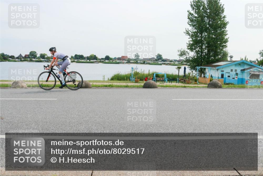 15.06.2025 - 27. Vierlanden-Triathlon H.Heesch http://msf.ph/oto/8029517 15.06.2025 10:30:47 Radfahren 553 meine-sportfotos.de