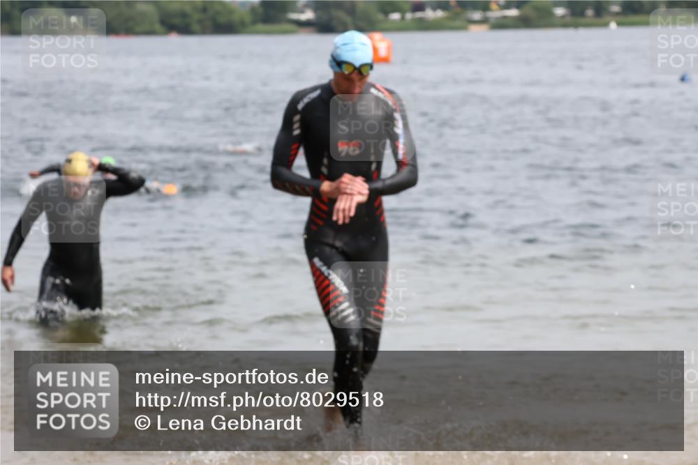 15.06.2025 - 27. Vierlanden-Triathlon Lena Gebhardt http://msf.ph/oto/8029518 15.06.2025 11:05:37 Schwimmen 837, 840, 854 meine-sportfotos.de