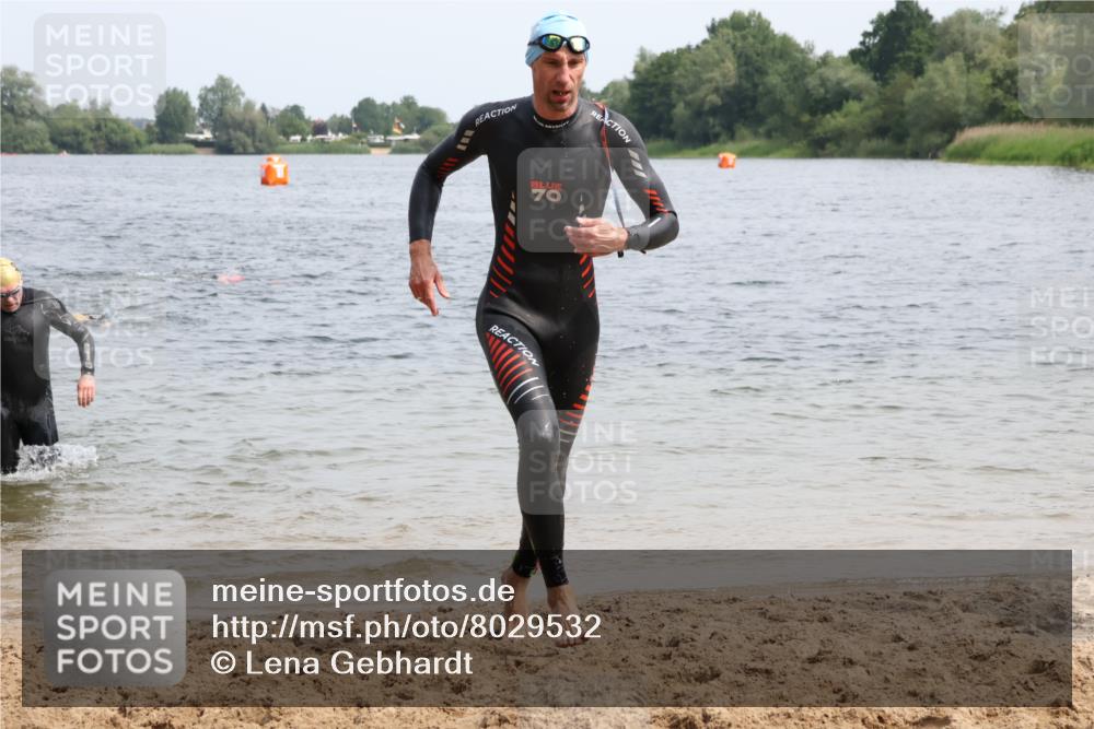 15.06.2025 - 27. Vierlanden-Triathlon Lena Gebhardt http://msf.ph/oto/8029532 15.06.2025 11:05:39 Schwimmen 837, 840, 854 meine-sportfotos.de