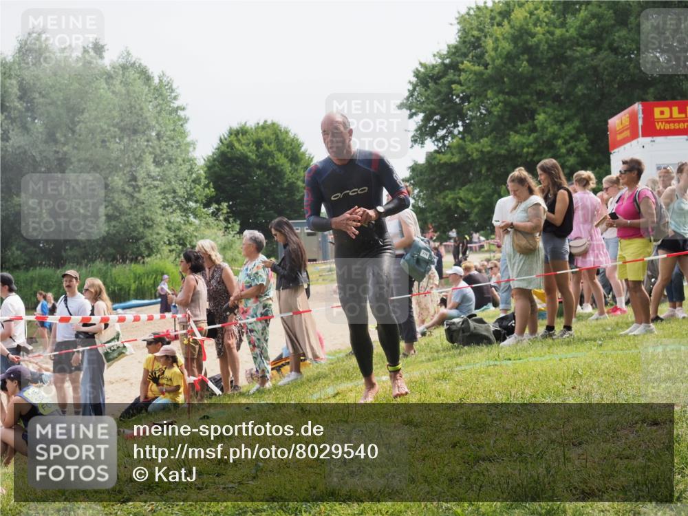 15.06.2025 - 27. Vierlanden-Triathlon KatJ http://msf.ph/oto/8029540 15.06.2025 11:05:35 Schwimmen 840, 866 meine-sportfotos.de