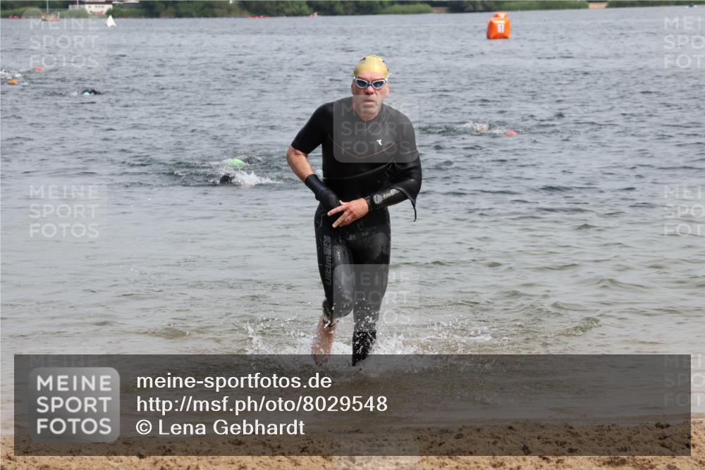 15.06.2025 - 27. Vierlanden-Triathlon Lena Gebhardt http://msf.ph/oto/8029548 15.06.2025 11:05:41 Schwimmen 837, 854 meine-sportfotos.de