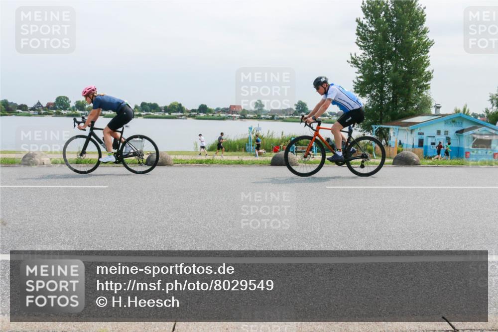 21.06.2025 - 27. Vierlanden-Triathlon H.Heesch http://msf.ph/oto/8029549 15.06.2025 11:28:37 Radfahren 925, 942, 965, 967 meine-sportfotos.de