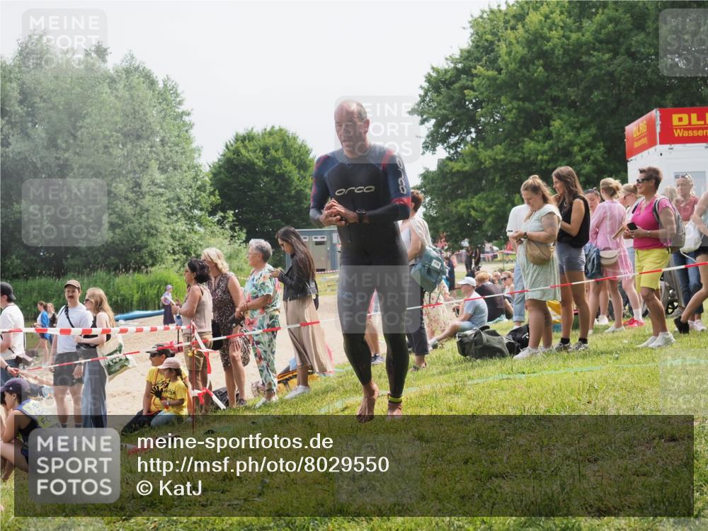 15.06.2025 - 27. Vierlanden-Triathlon KatJ http://msf.ph/oto/8029550 15.06.2025 11:05:35 Schwimmen 840, 866 meine-sportfotos.de