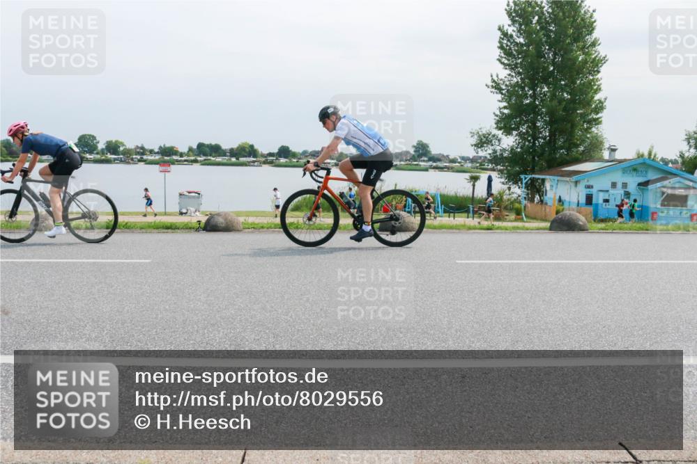 21.06.2025 - 27. Vierlanden-Triathlon H.Heesch http://msf.ph/oto/8029556 15.06.2025 11:28:37 Radfahren 925, 942, 965, 967 meine-sportfotos.de