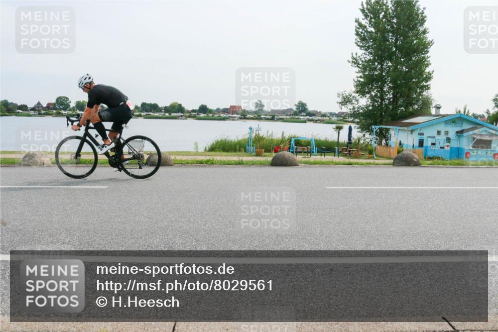 15.06.2025 - 27. Vierlanden-Triathlon H.Heesch http://msf.ph/oto/8029561 15.06.2025 10:30:54 Radfahren 51, 553, 572 meine-sportfotos.de