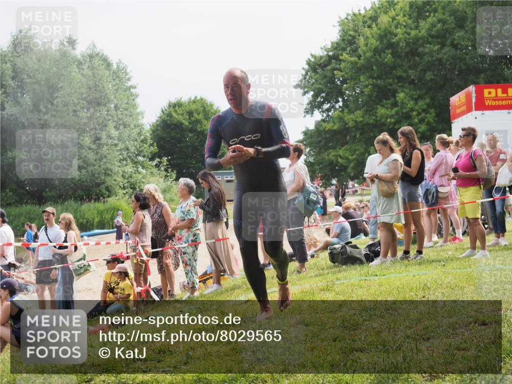 15.06.2025 - 27. Vierlanden-Triathlon KatJ http://msf.ph/oto/8029565 15.06.2025 11:05:35 Schwimmen 840, 866 meine-sportfotos.de