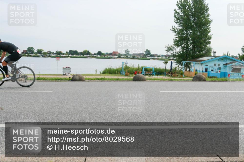 15.06.2025 - 27. Vierlanden-Triathlon H.Heesch http://msf.ph/oto/8029568 15.06.2025 10:30:54 Radfahren 51, 553, 572 meine-sportfotos.de