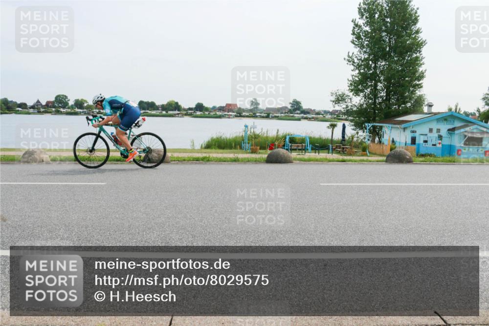 15.06.2025 - 27. Vierlanden-Triathlon H.Heesch http://msf.ph/oto/8029575 15.06.2025 10:30:58 Radfahren 51, 207, 572 meine-sportfotos.de