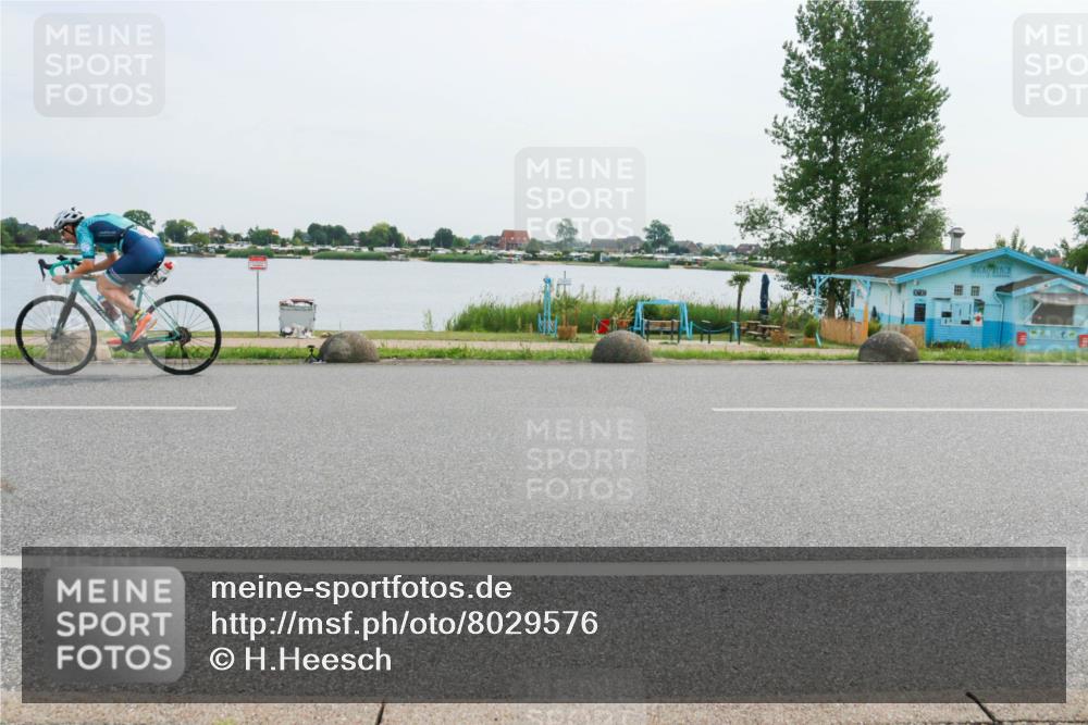 15.06.2025 - 27. Vierlanden-Triathlon H.Heesch http://msf.ph/oto/8029576 15.06.2025 10:30:58 Radfahren 51, 207, 572 meine-sportfotos.de