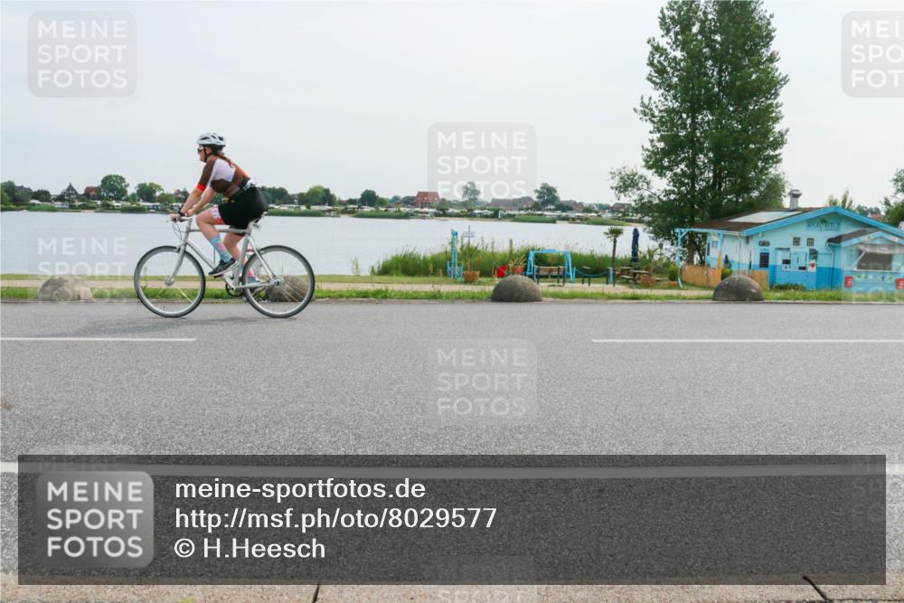 15.06.2025 - 27. Vierlanden-Triathlon H.Heesch http://msf.ph/oto/8029577 15.06.2025 10:31:01 Radfahren 135, 207, 303, 474 meine-sportfotos.de