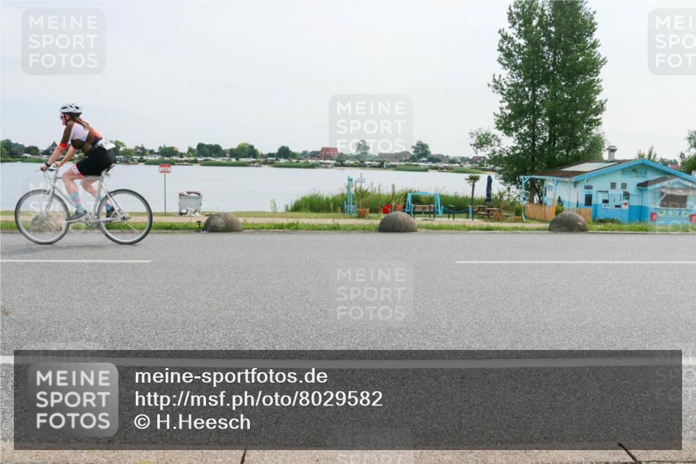 15.06.2025 - 27. Vierlanden-Triathlon H.Heesch http://msf.ph/oto/8029582 15.06.2025 10:31:01 Radfahren 135, 207, 303, 474 meine-sportfotos.de