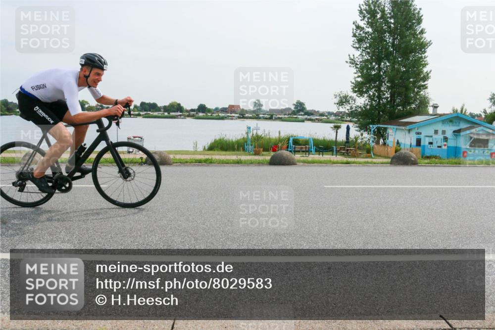 15.06.2025 - 27. Vierlanden-Triathlon H.Heesch http://msf.ph/oto/8029583 15.06.2025 10:31:04 Radfahren 11, 111, 135, 207, 303, 356, 474 meine-sportfotos.de