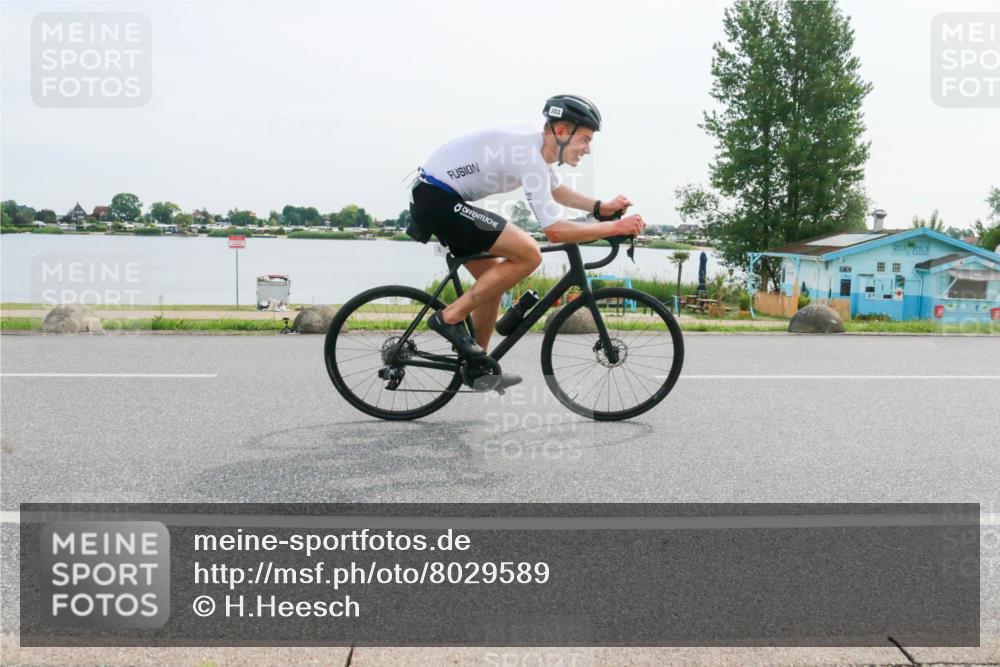 15.06.2025 - 27. Vierlanden-Triathlon H.Heesch http://msf.ph/oto/8029589 15.06.2025 10:31:04 Radfahren 11, 111, 135, 207, 303, 356, 474 meine-sportfotos.de