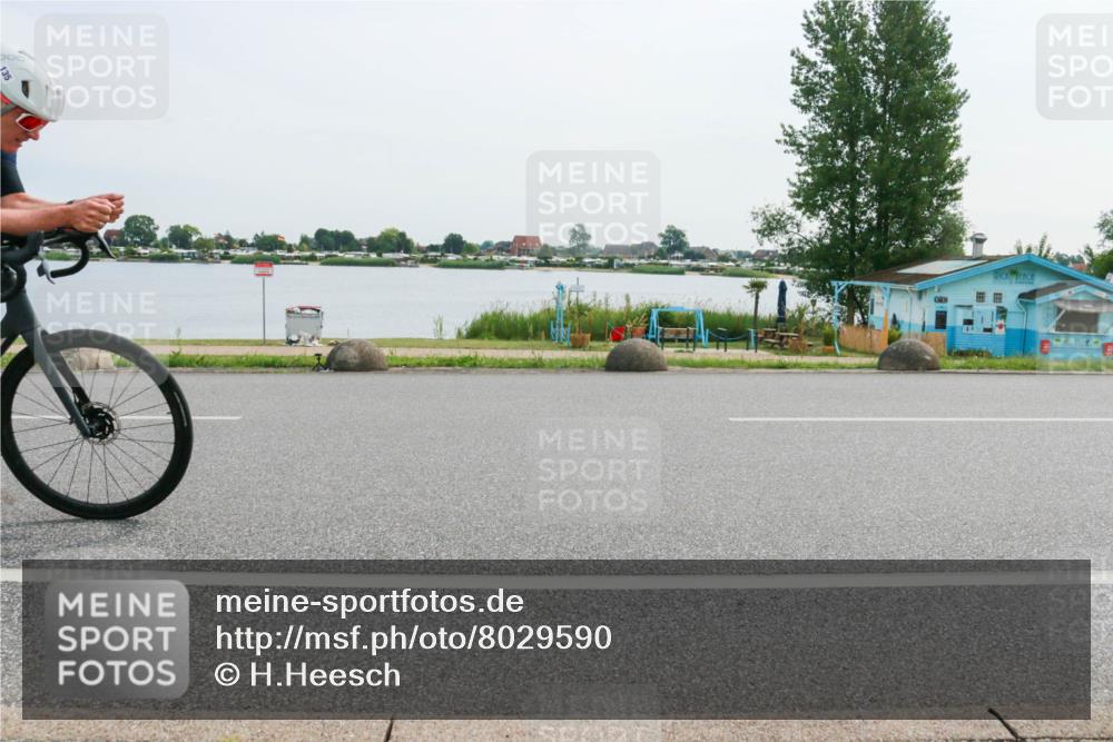 15.06.2025 - 27. Vierlanden-Triathlon H.Heesch http://msf.ph/oto/8029590 15.06.2025 10:31:05 Radfahren 11, 111, 135, 303, 356, 474 meine-sportfotos.de