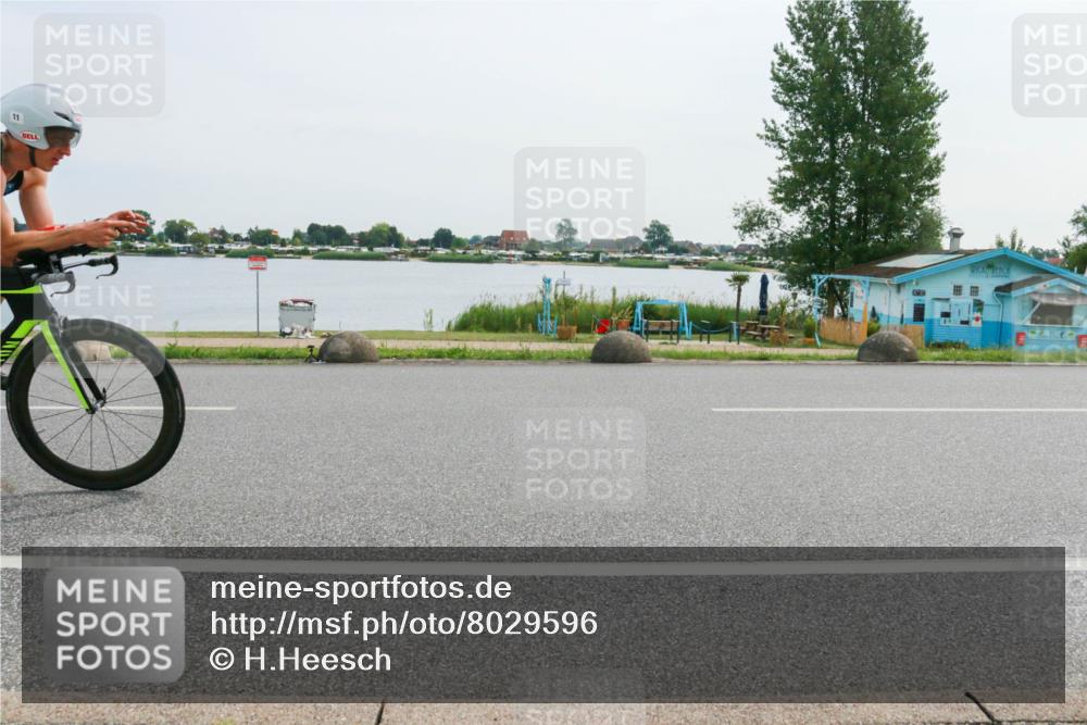 15.06.2025 - 27. Vierlanden-Triathlon H.Heesch http://msf.ph/oto/8029596 15.06.2025 10:31:06 Radfahren 11, 111, 135, 303, 356, 474 meine-sportfotos.de