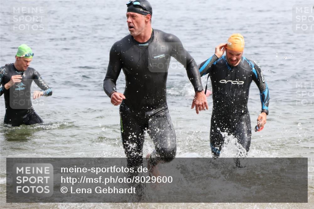 15.06.2025 - 27. Vierlanden-Triathlon Lena Gebhardt http://msf.ph/oto/8029600 15.06.2025 11:05:53 Schwimmen 670, 779, 819, 837 meine-sportfotos.de