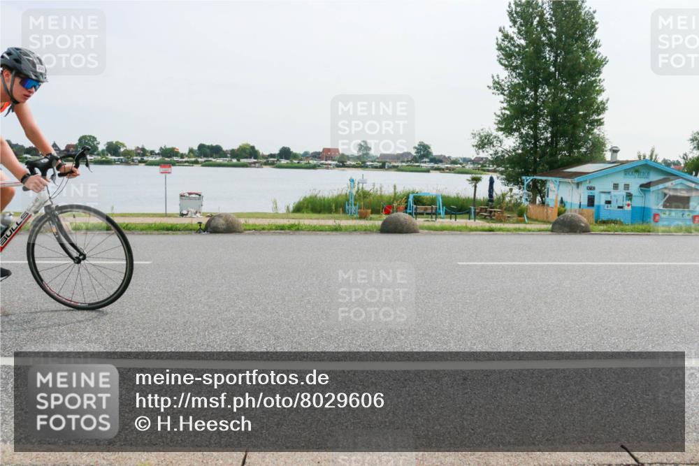 15.06.2025 - 27. Vierlanden-Triathlon H.Heesch http://msf.ph/oto/8029606 15.06.2025 10:31:07 Radfahren 11, 111, 135, 303, 356, 474 meine-sportfotos.de