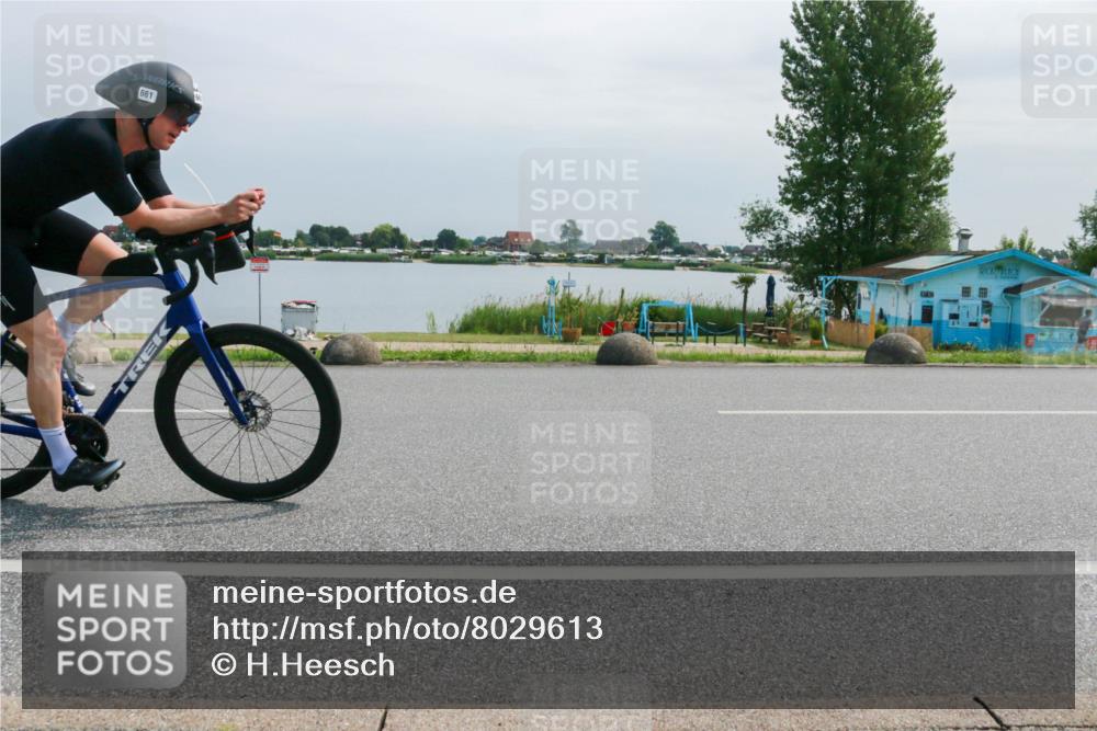 21.06.2025 - 27. Vierlanden-Triathlon H.Heesch http://msf.ph/oto/8029613 15.06.2025 11:28:43 Radfahren 661, 742, 942, 965, 967 meine-sportfotos.de