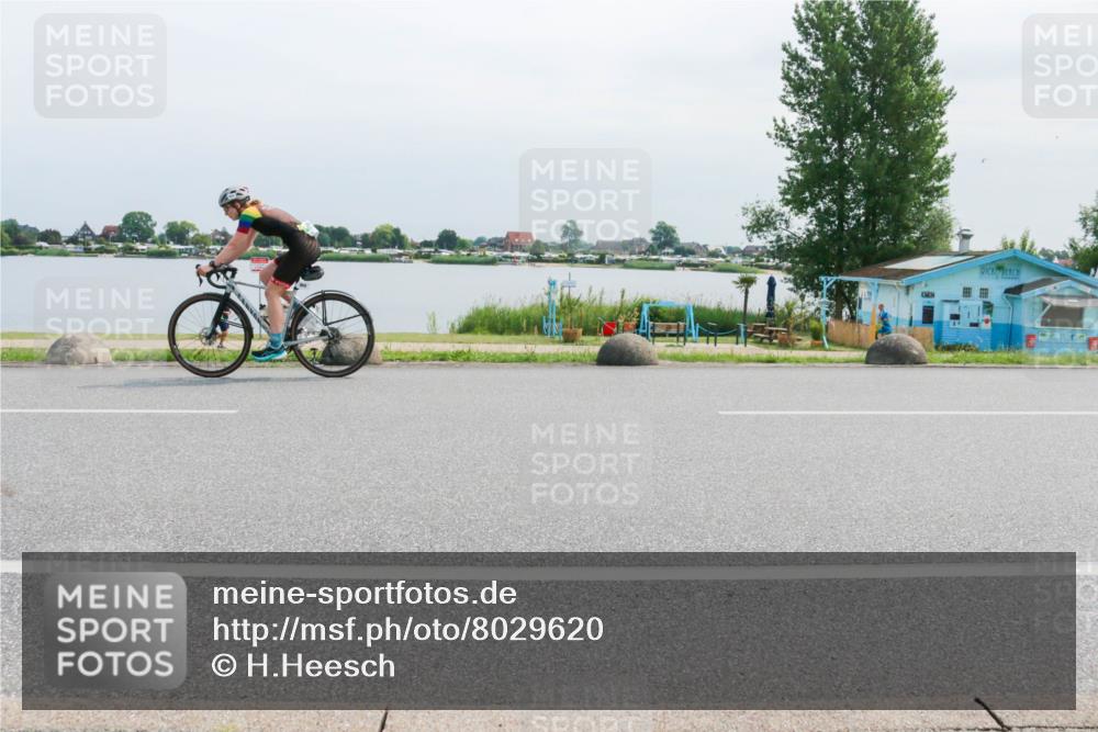 21.06.2025 - 27. Vierlanden-Triathlon H.Heesch http://msf.ph/oto/8029620 15.06.2025 11:28:47 Radfahren 72, 661, 909 meine-sportfotos.de