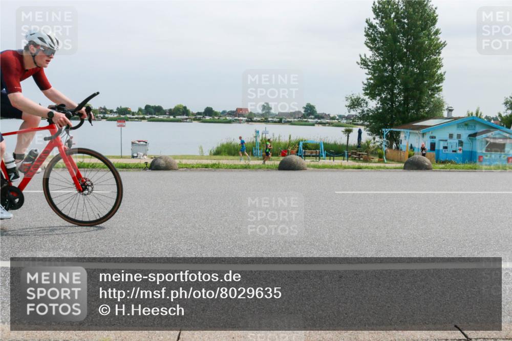 21.06.2025 - 27. Vierlanden-Triathlon H.Heesch http://msf.ph/oto/8029635 15.06.2025 11:28:52 Radfahren 72, 909 meine-sportfotos.de