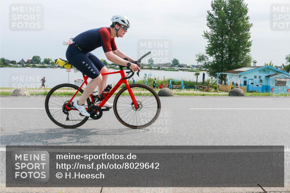 21.06.2025 - 27. Vierlanden-Triathlon H.Heesch http://msf.ph/oto/8029642 15.06.2025 11:28:52 Radfahren 72, 909 meine-sportfotos.de