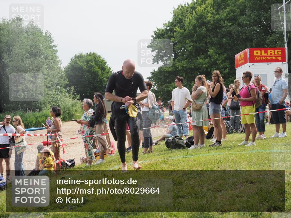 15.06.2025 - 27. Vierlanden-Triathlon KatJ http://msf.ph/oto/8029664 15.06.2025 11:05:50 Schwimmen 837, 854 meine-sportfotos.de