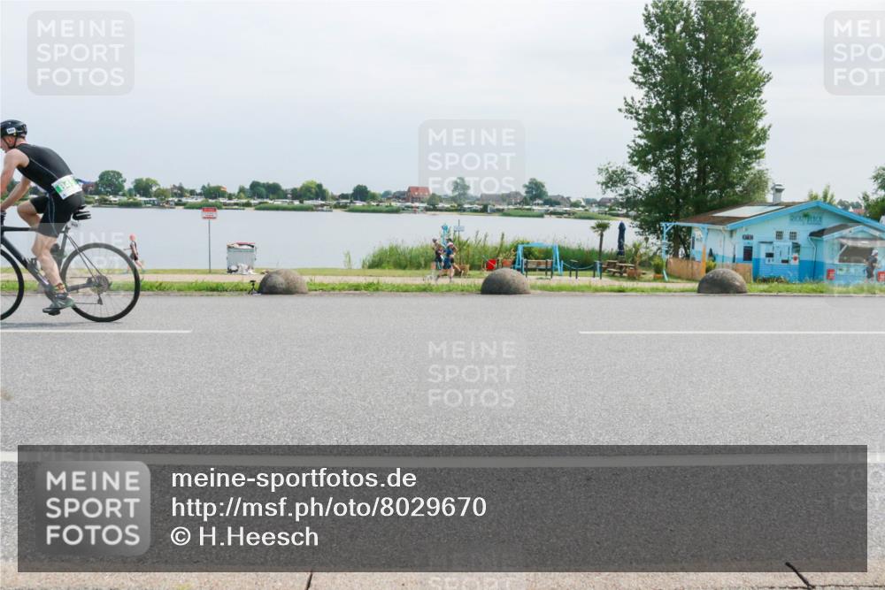 21.06.2025 - 27. Vierlanden-Triathlon H.Heesch http://msf.ph/oto/8029670 15.06.2025 11:29:02 Radfahren 849, 976 meine-sportfotos.de