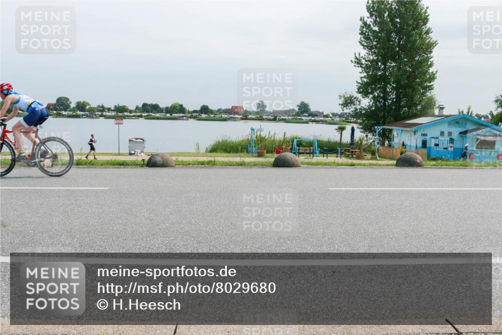 21.06.2025 - 27. Vierlanden-Triathlon H.Heesch http://msf.ph/oto/8029680 15.06.2025 11:29:08 Radfahren 247, 849, 915, 976 meine-sportfotos.de