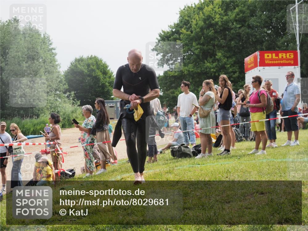 15.06.2025 - 27. Vierlanden-Triathlon KatJ http://msf.ph/oto/8029681 15.06.2025 11:05:51 Schwimmen 779, 837, 854 meine-sportfotos.de