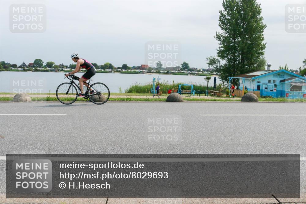 21.06.2025 - 27. Vierlanden-Triathlon H.Heesch http://msf.ph/oto/8029693 15.06.2025 11:29:12 Radfahren 247, 901, 915 meine-sportfotos.de